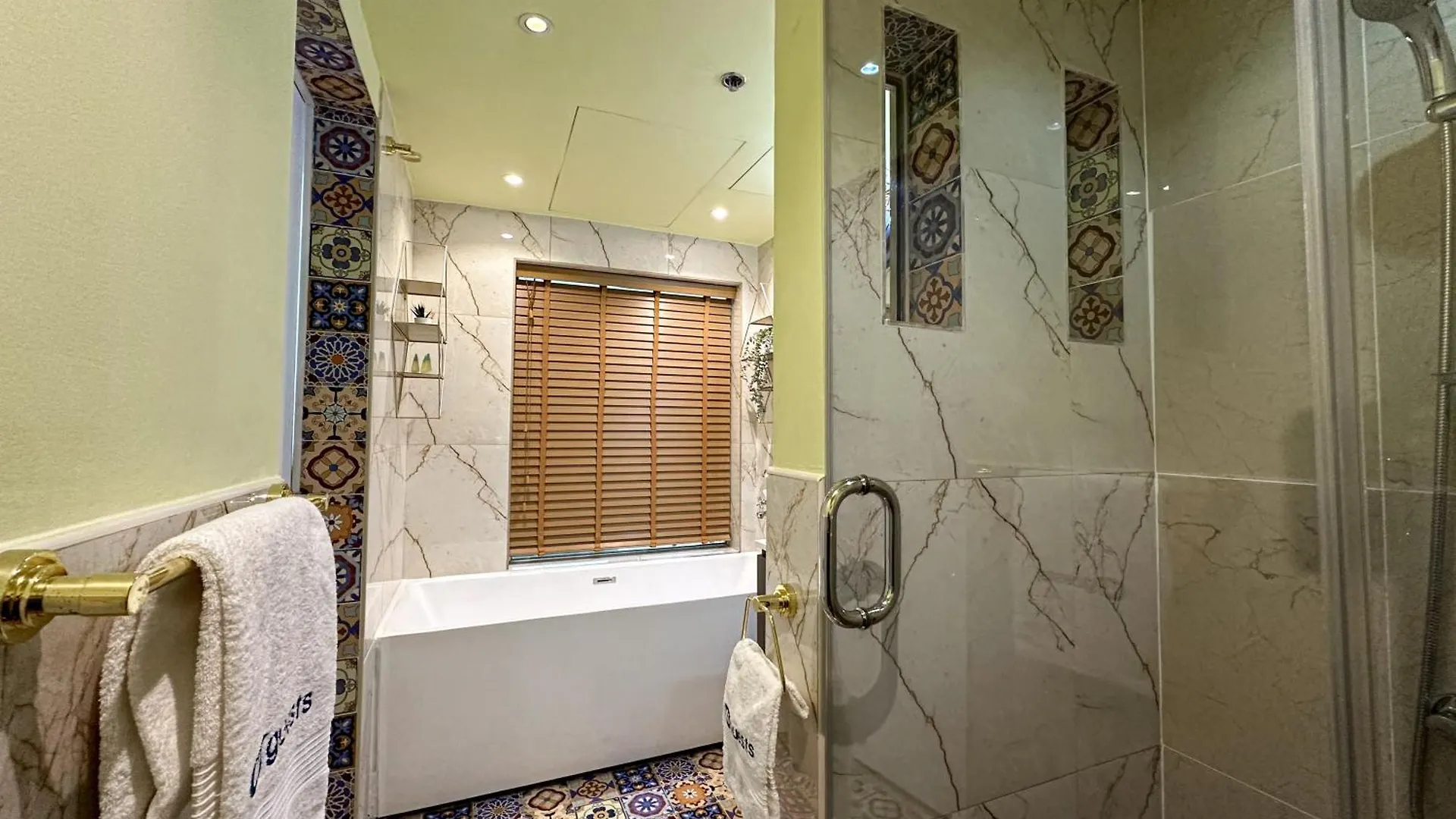 Higuests - Royal 2Br Apt With Balcony Near Burj Khalifa Dubai Verenigde Arabische Emiraten